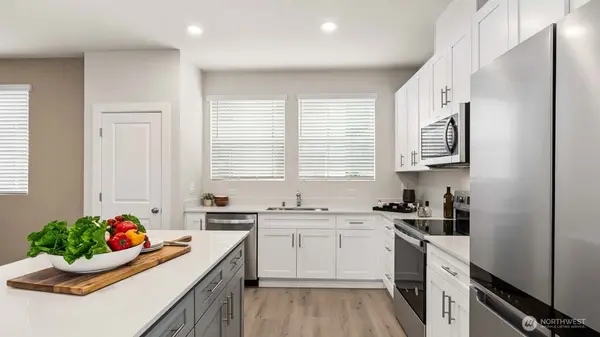 15215 35th AVE W #B6, Lynnwood, WA 98087
