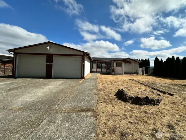 13613 Cedar Cir E, Bonney Lake, WA 98391