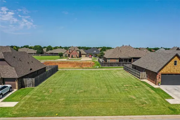 1305 Chestnut PL, Weatherford, OK 73096
