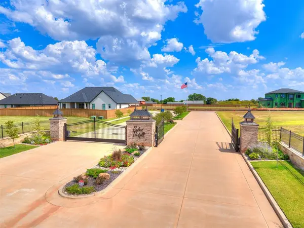 3513 Scissortail LN, Chickasha, OK 73018