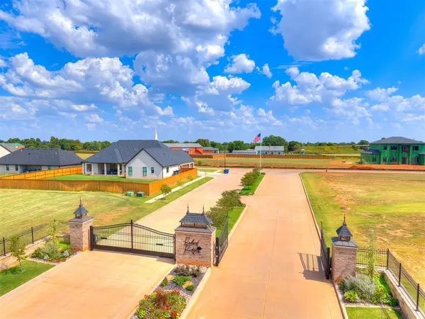 3512 Redbud DR, Chickasha, OK 73018