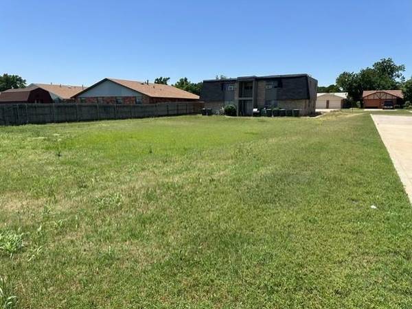Rawlings DR, Clinton, OK 73601