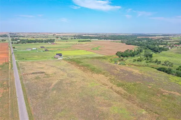 08 E Arapaho RD, Weatherford, OK 73096