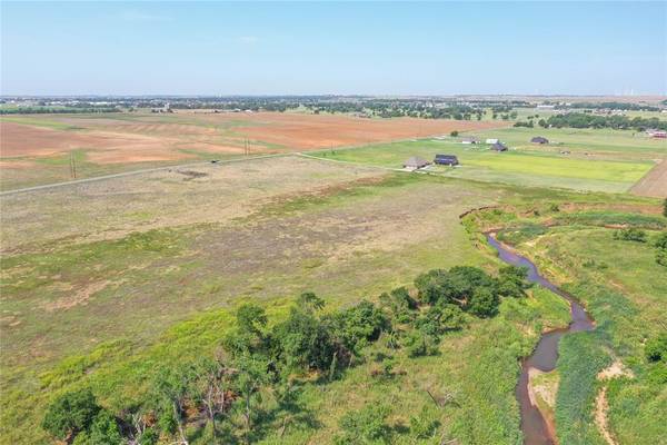 10 E Arapaho RD, Weatherford, OK 73096