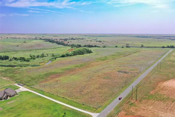 10 E Arapaho RD, Weatherford, OK 73096