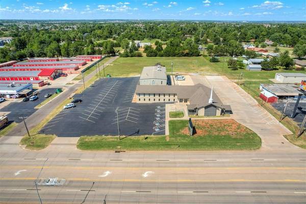 601 E State Highway 152 HWY, Mustang, OK 73064