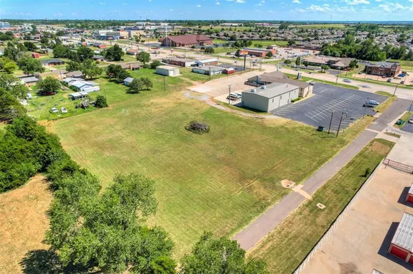 601 E State Highway 152 HWY, Mustang, OK 73064