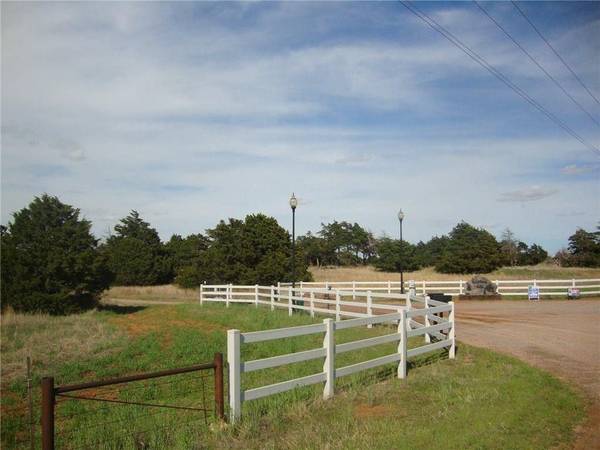 6 Brock CIR, Weatherford, OK 73096