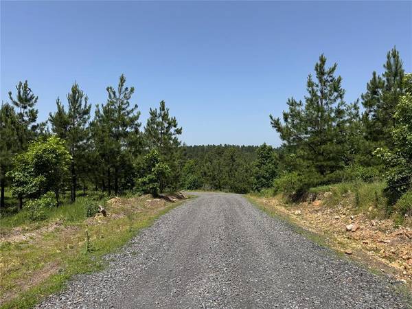 131 Charmed Ridge LN, Broken Bow, OK 74728