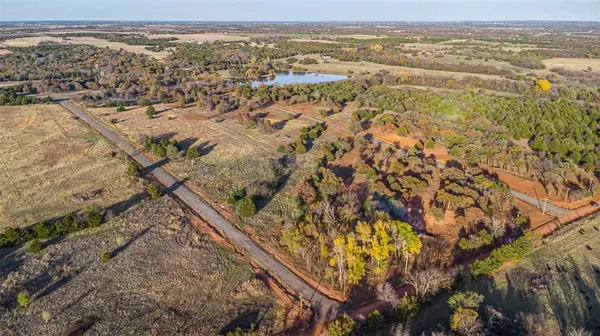 7668 Old Oak TRL, Guthrie, OK 73044
