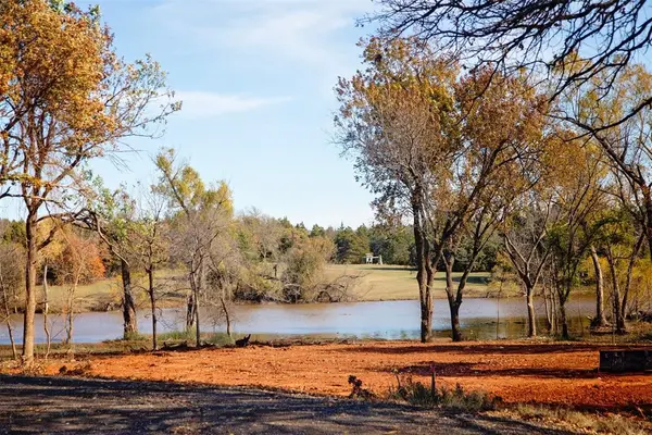 7435 Old Oak TRL, Guthrie, OK 73044