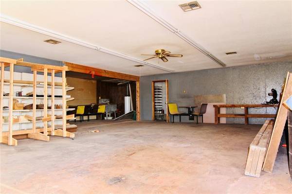 2120 S Merritt RD, Elk City, OK 73644