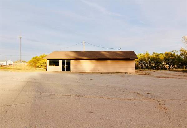 2120 S Merritt RD, Elk City, OK 73644