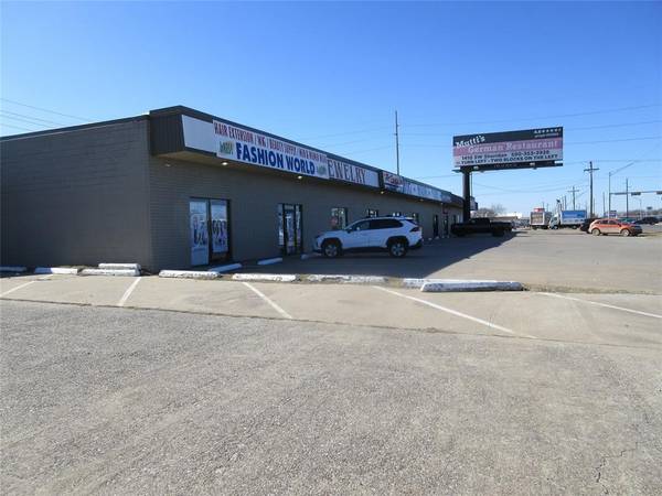 2126 SW Lee BLVD, Lawton, OK 73501