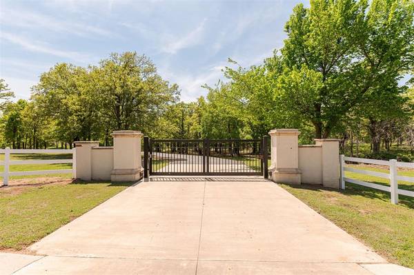 9532 Creek View RD, Guthrie, OK 73044