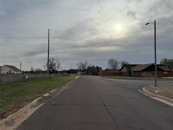 1 W Cimarron BLVD, Crescent, OK 73028