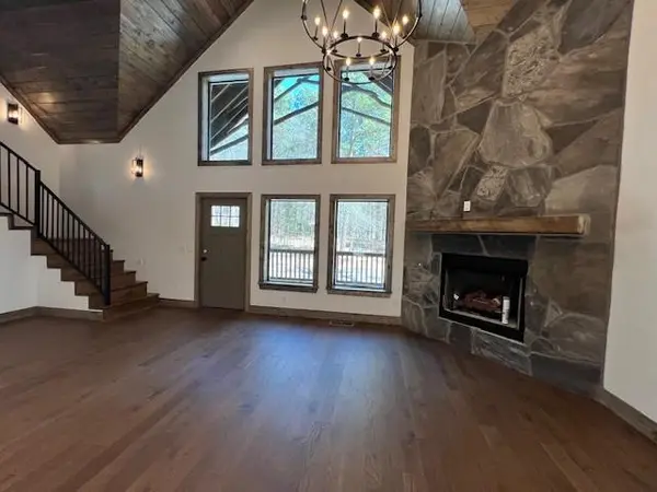24 Lionfish RD, Broken Bow, OK 74728