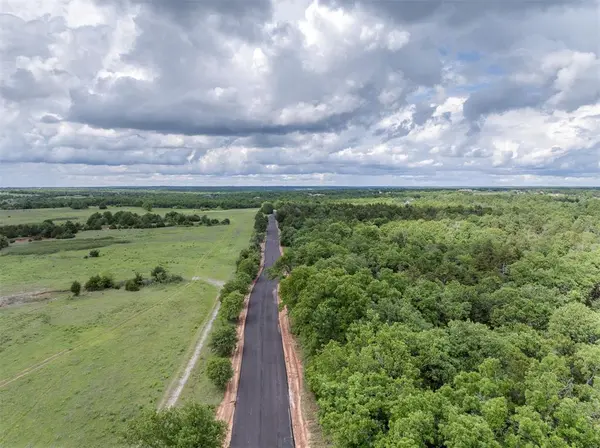 9588 Creek View RD, Guthrie, OK 73044
