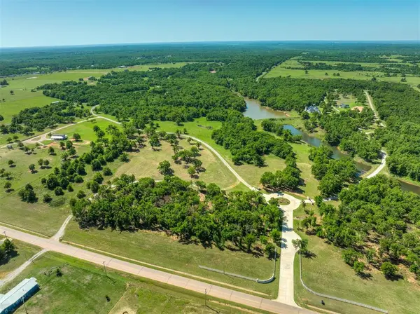 9588 Creek View RD, Guthrie, OK 73044