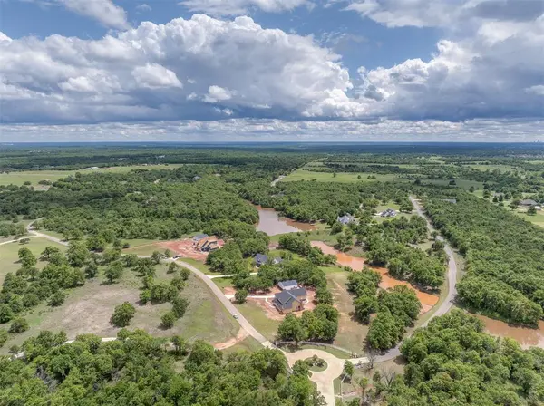 9827 Waterglen RD, Guthrie, OK 73044