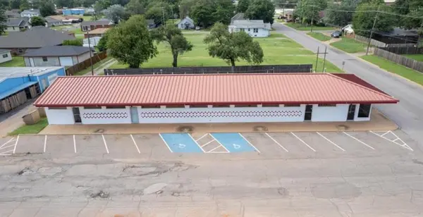 617 E Tom Stafford AVE, Weatherford, OK 73096