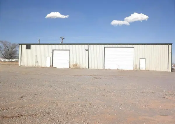 17204 HWY 152, Sweetwater, OK 73666