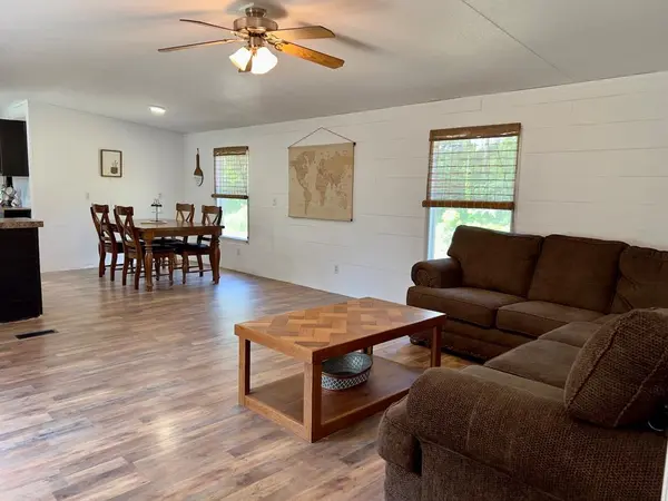 559 Poppy RD, Broken Bow, OK 74728