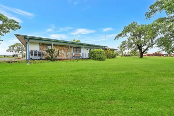 11747 N 2240 RD, Cordell, OK 73632