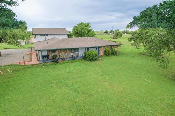 11747 N 2240 RD, Cordell, OK 73632