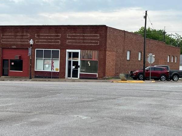 421 W Bdwy ST, Okemah, OK 74859