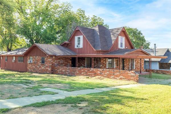 310 N 4th ST, Sayre, OK 73662