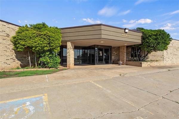 400 S Main AVE, Custer City, OK 73639