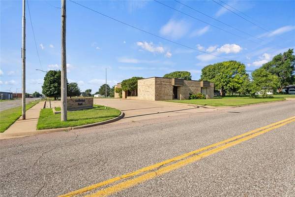 400 S Main AVE, Custer City, OK 73639
