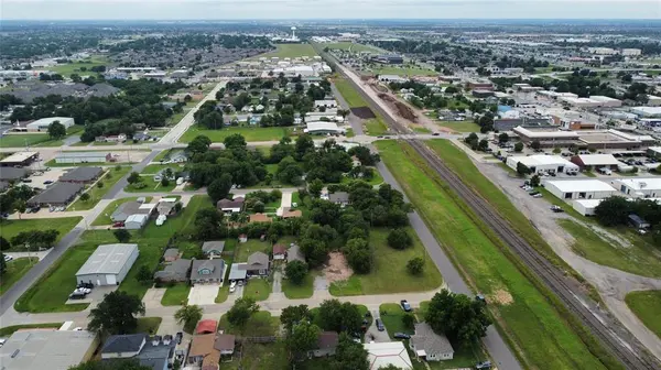 200 NE 2nd ST, Moore, OK 73160