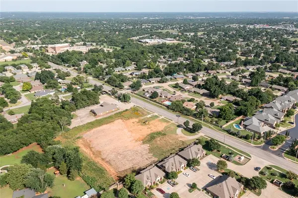 907 E 33rd ST, Edmond, OK 73013