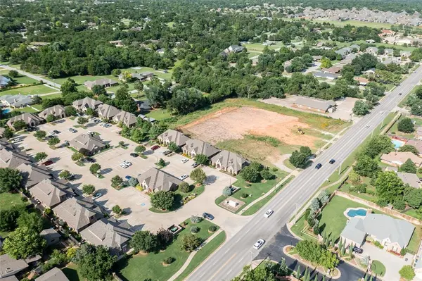 907 E 33rd ST, Edmond, OK 73013