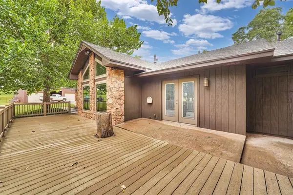 22117 E 1250 RD, Rocky, OK 73661