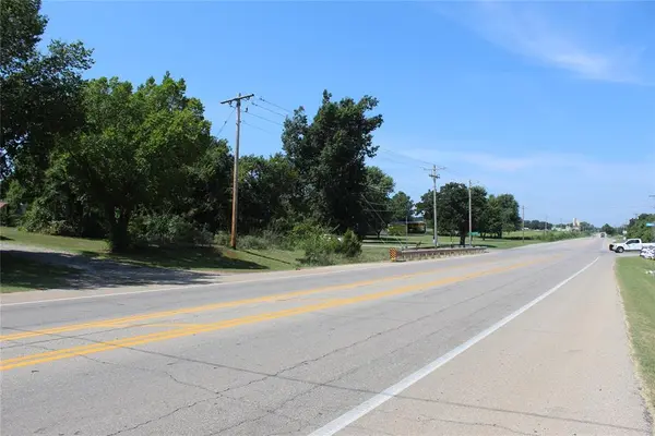 102 S Industrial RD, Chandler, OK 74834