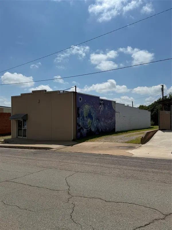 1109 Manvel AVE, Chandler, OK 74834