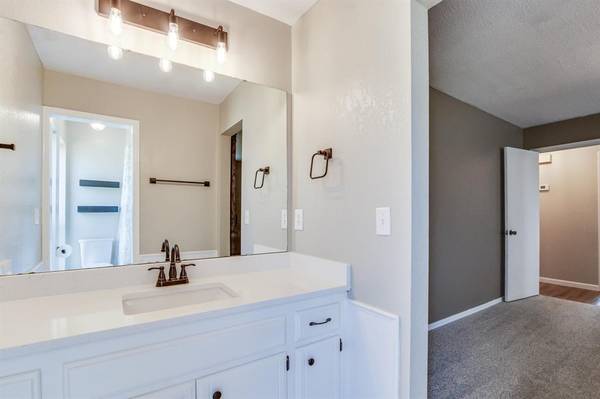 2200 Lazy Brook TRL, Edmond, OK 73013