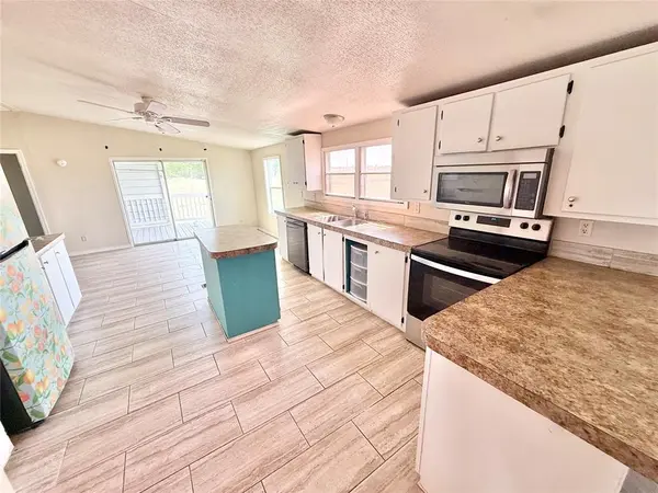 20613 E COUNTY RD 156, Blair, OK 73526