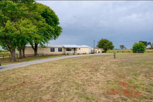19281 N Route 66 HWY, Sayre, OK 73662