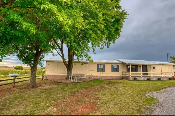 19281 N Route 66 HWY, Sayre, OK 73662