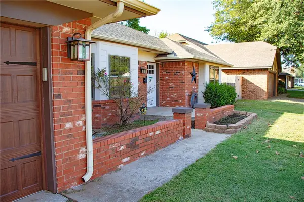 2105 Bonnycastle LN, Yukon, OK 73099