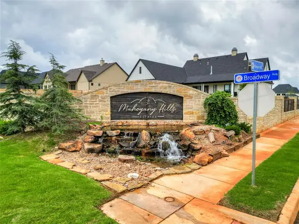 4600 Mahogany Hills DR, Moore, OK 73160