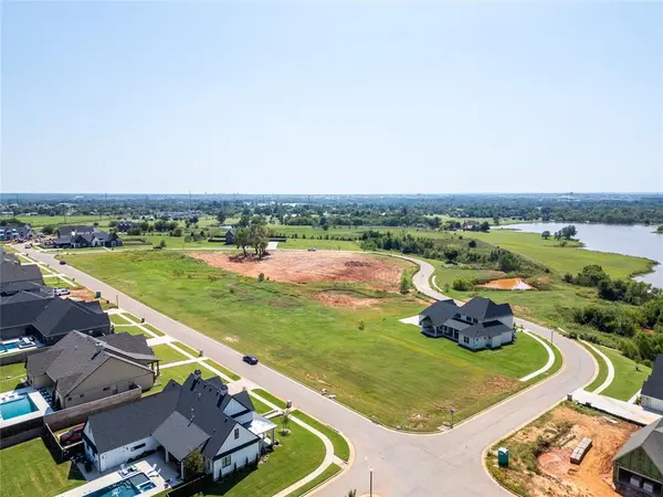 4600 Mahogany Hills DR, Moore, OK 73160