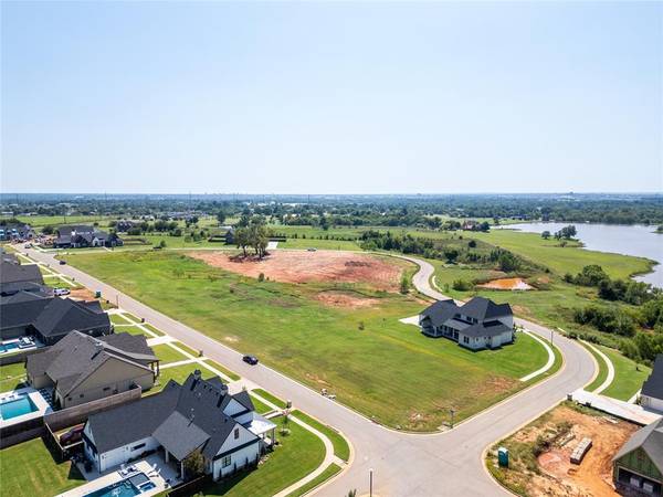 4600 Mahogany Hills DR, Moore, OK 73160