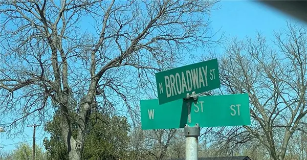 104 S Broadway, Hobart, OK 73651