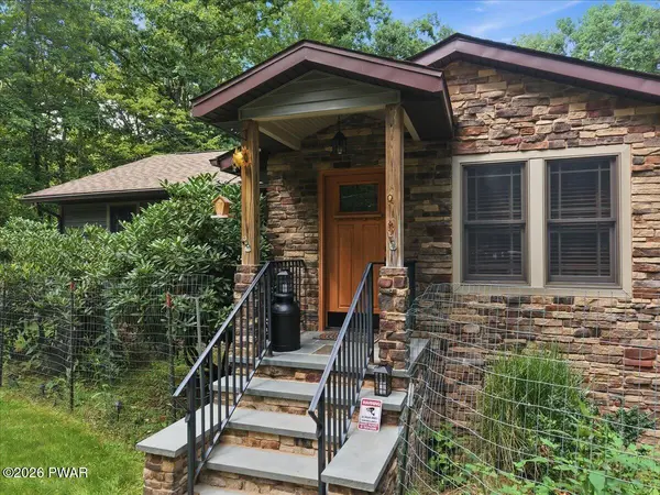 185 Laurel CIR, Hawley, PA 18428