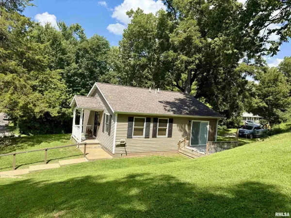 324 W HARRIS ST, Petersburg, IL 62675